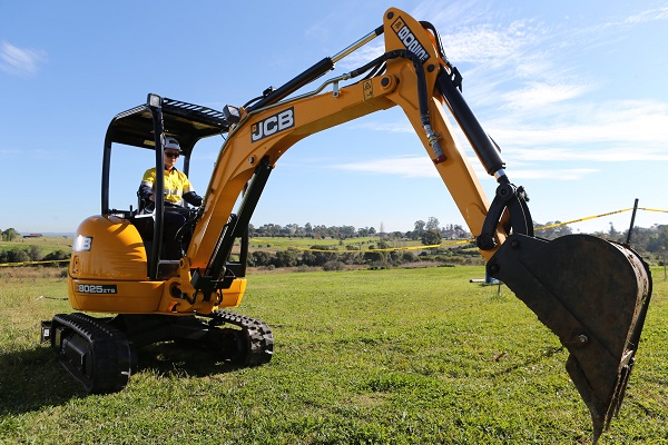 2.5 Ton Small Excavator for Sale, New 8025 Mini Digger
