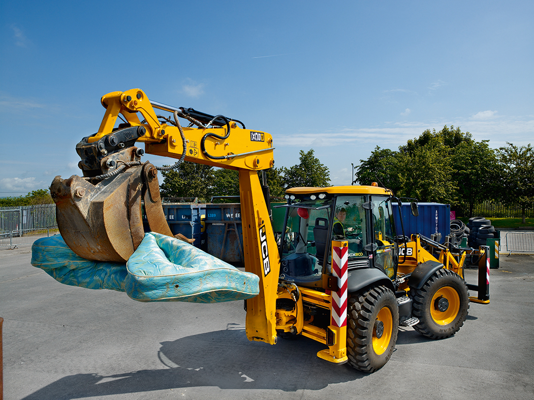 Jcb S Most Powerful And Productive Backhoe Ever 5cx Backhoe Loader