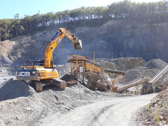 30 Tonne Excavator And 456 Wheel Loader Used In Coffs Harbour Quarry